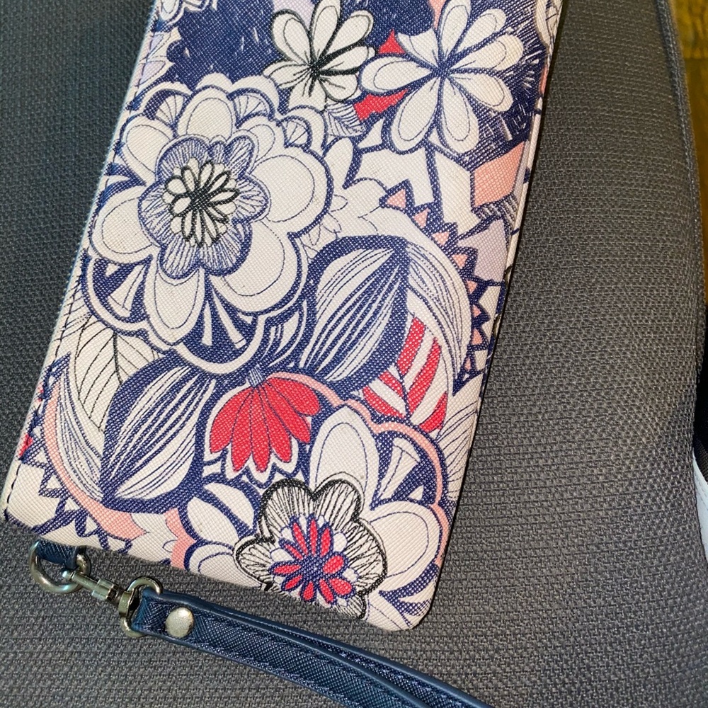 Express wristlet - Picture 2 of 2